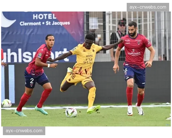 通讯：从边缘人到核心——看梅斯中场如何靠跑动赢得位置