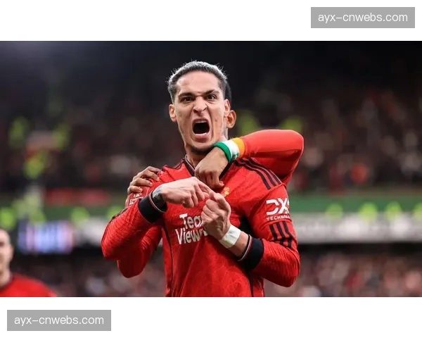 阿斯顿维拉绝平曼联,替补奇兵禁区混战中低射得手 阿斯顿维拉绝平曼联,替补奇兵禁区混战中低射得手