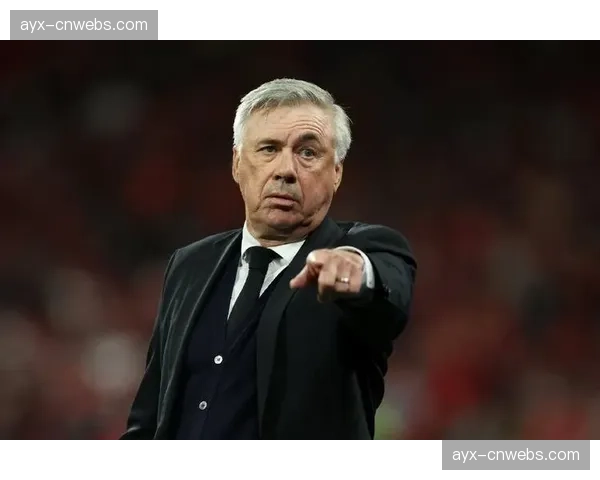 镜头下的安切洛蒂:国家德比场边90分钟的专注与指挥 镜头下的安切洛蒂:国家德比场边90分钟的专注与指挥